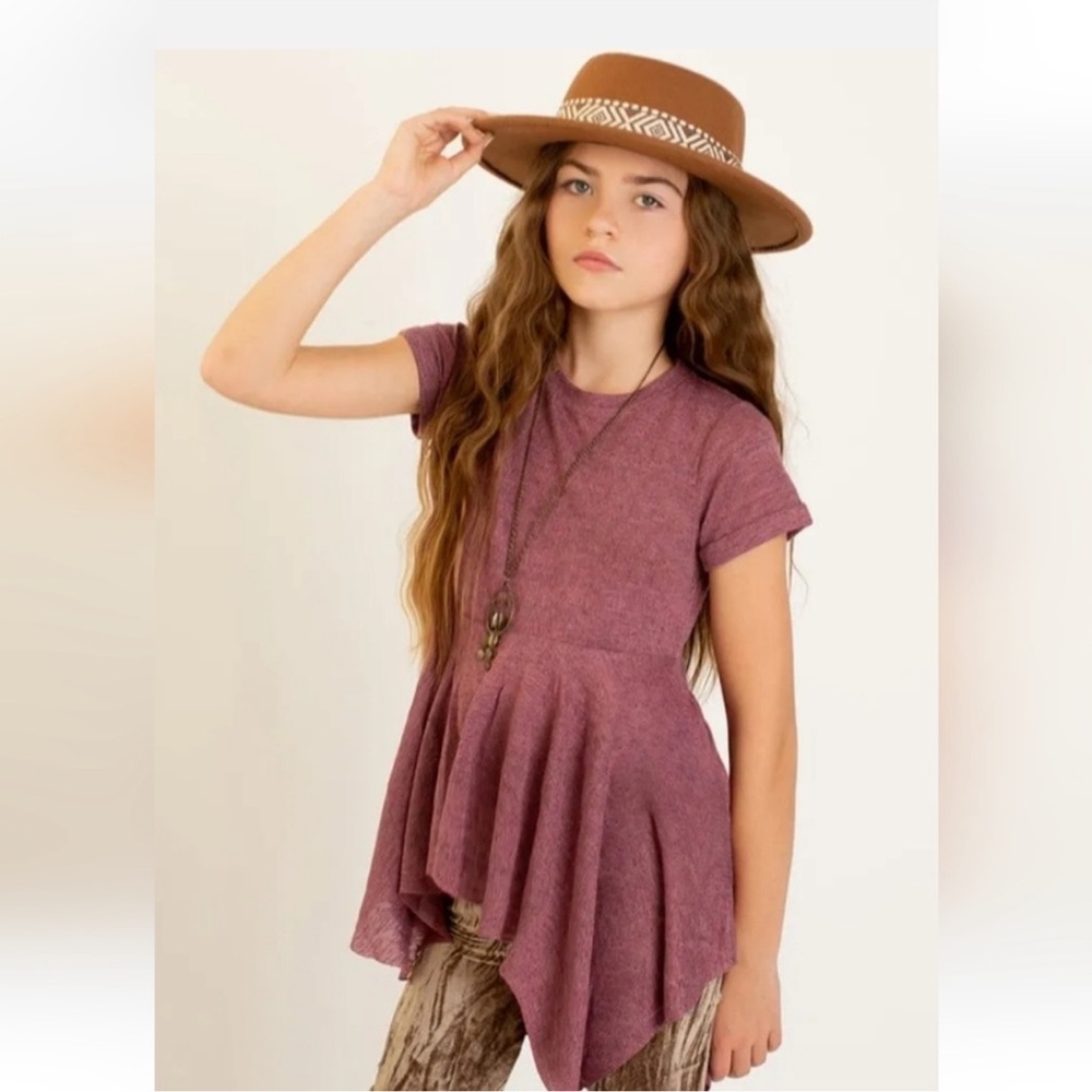 •Joyfolie heathered berry Short Sleeve Tee Asymmetrical Hem• - Picture 3 of 4